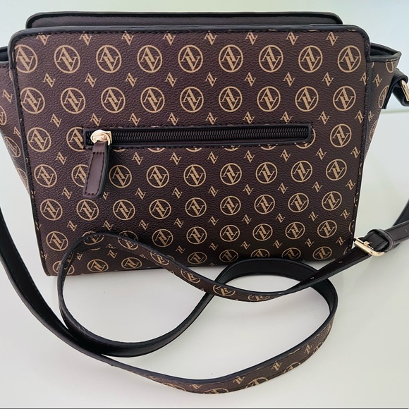 Adrienne Vittadini Women's Crossbody Bag🌸 - Picture 3 of 6